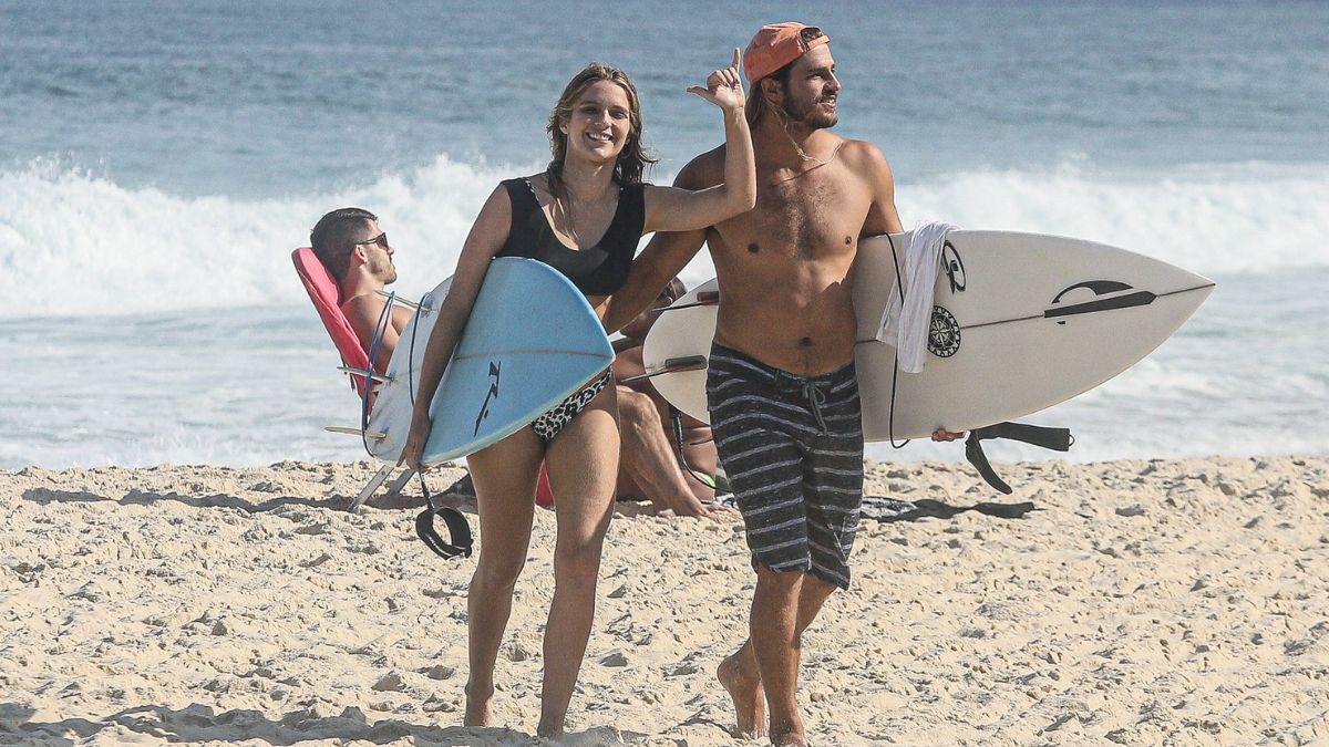 Isabella Santoni Clicada De Biqu Ni Na Praia O Namorado