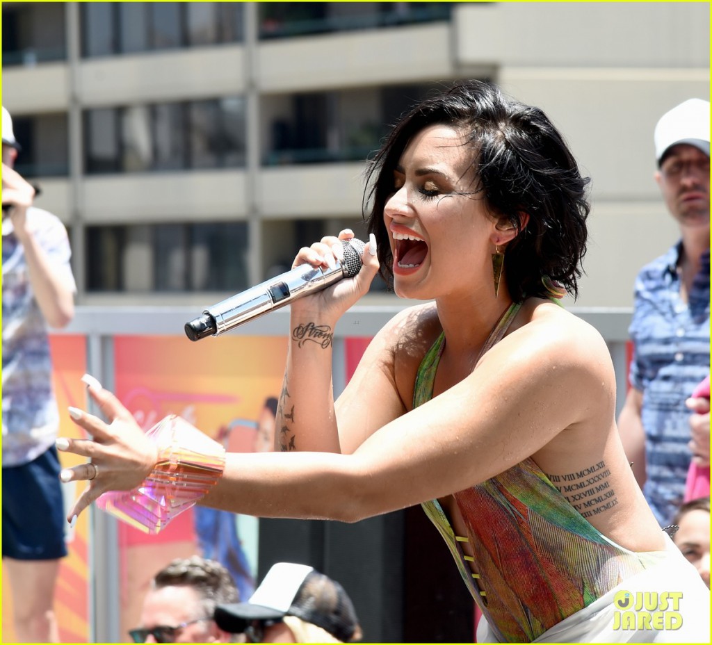 demi-lovato-falls-cool-for-the-summer-party-02