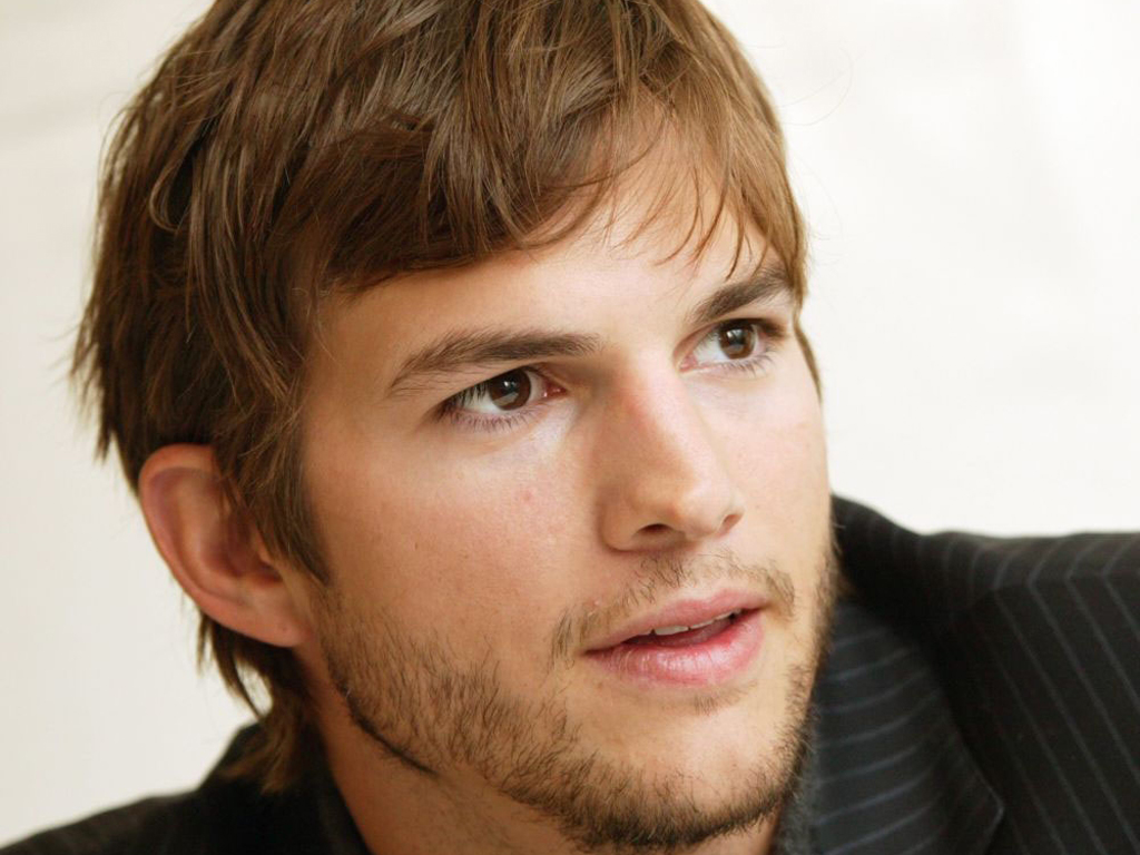 Ashton Kutcher teria traído esposa com massagista