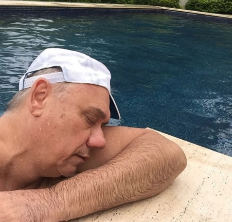 Marcelo Rezende diz que estava fazendo aula de balé e posta foto exausto