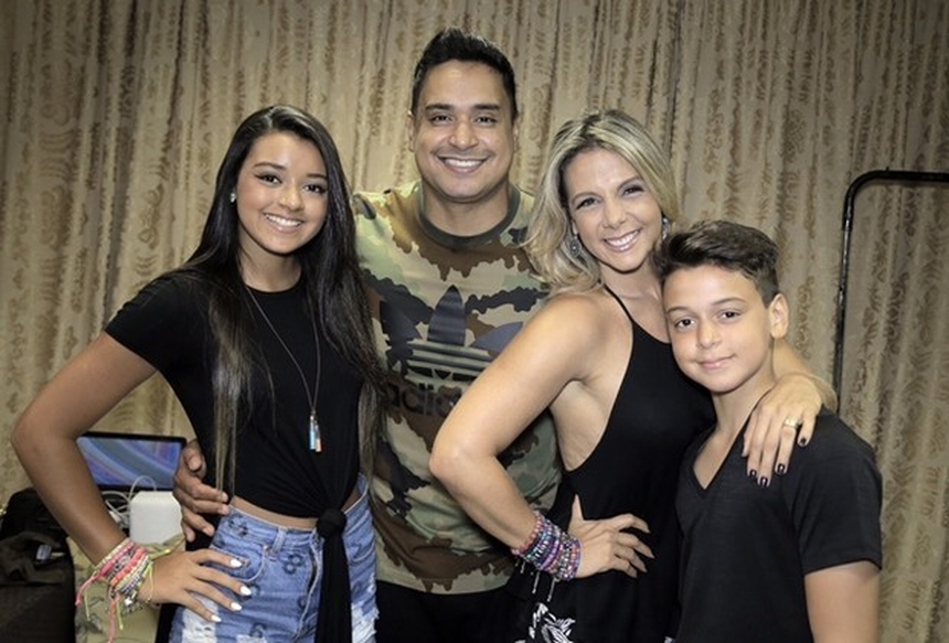 Carla Perez e Família