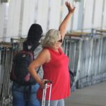 Vera Fischer desembarca no aeroporto Santos Dumont no Rio de Janeiro (Foto: William Oda/AgNews)