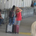 Vera Fischer desembarca no aeroporto Santos Dumont no Rio de Janeiro (Foto: William Oda/AgNews)