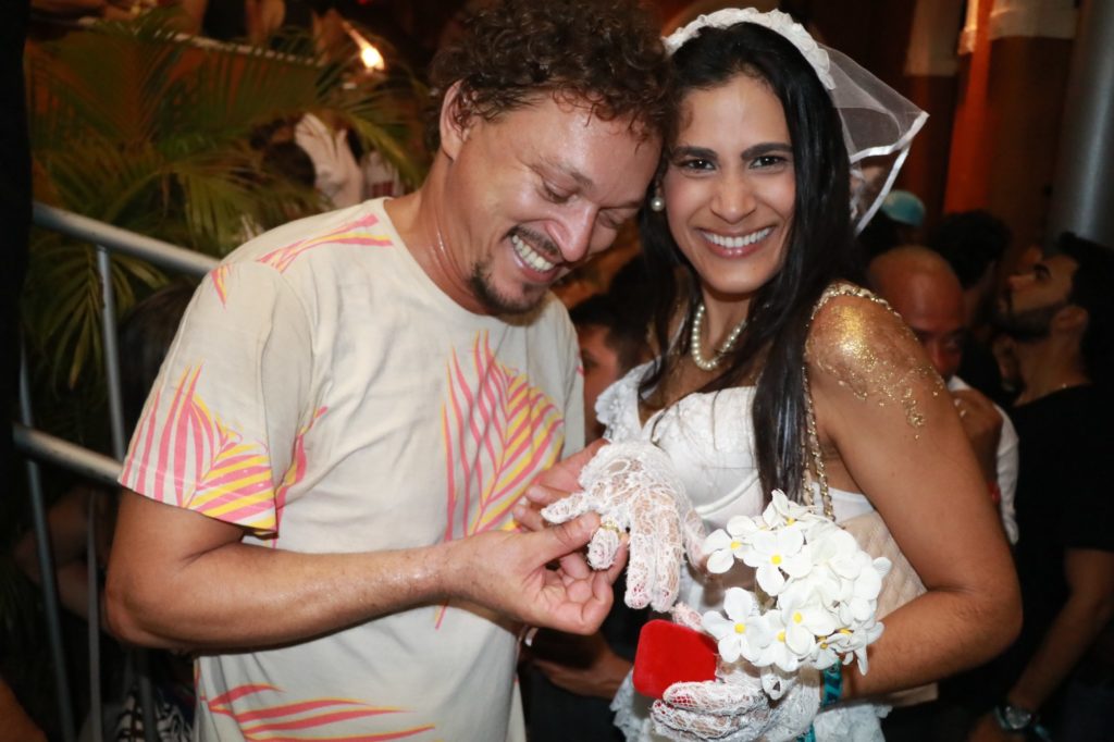 Ator Fabio Lago pede noiva em casamento