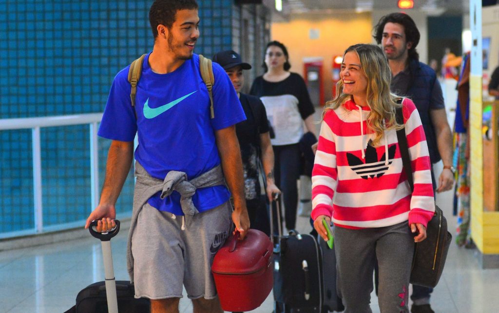 Milene Domingues e Ronald embarcam no aeroporto Santos Dumont no Rio de Janeiro