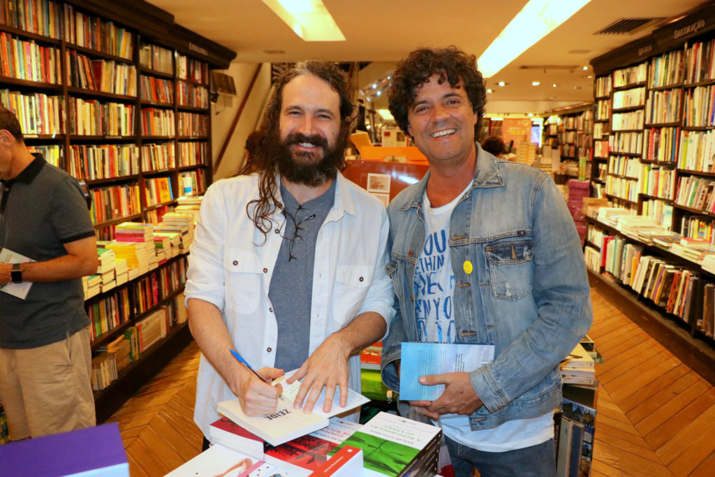 Caco Ciocler e Felipe Camargo no lançamento de "Zeide" no Rio