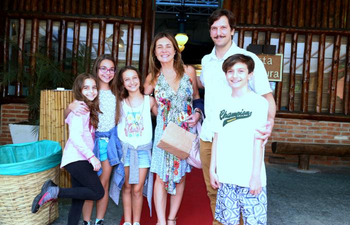 Família fez a festa em casa de eventos na Barra