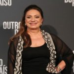 A atriz esteve na festa de lançamento da nova novela das nove