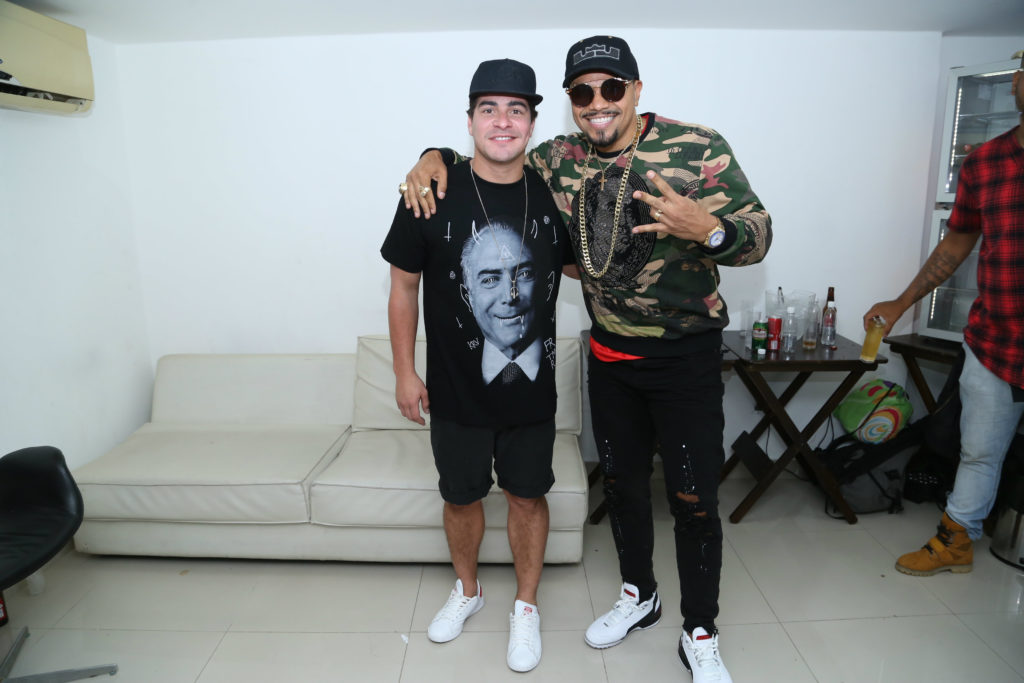 Thiago Martins e Naldo fazem show juntos em boate no Rio