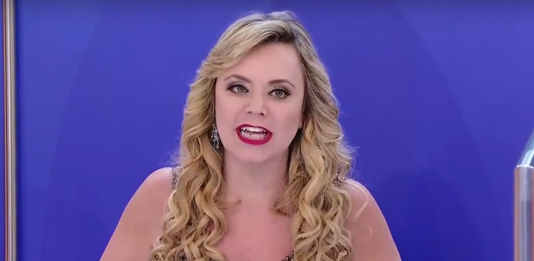 A apresentadora Flor no Jogo dos Pontinhos do SBT