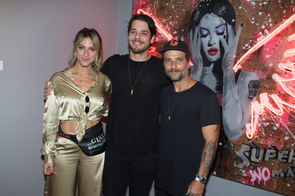 Bruno Gagliasso e Giovanna Ewbank prestigiam exposição em São Paulo (Thiago Duran: AgNews)