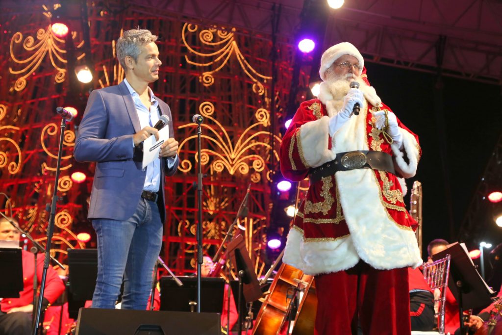 Otaviano Costa com o Papai Noel na abertura do Natal no Barra Shopping(Anderson Borde: AgNews)