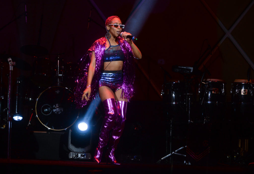 Karol Conka se apresenta no “Women’s Music Event Awards by VEVO” (Francisco Cepeda: AgNews)