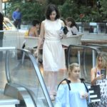 Fernanda Torres passeia no shopping Village Mall, Zona Oeste do Rio