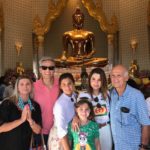 Otaviano Costa, Flávia Alessandra, Giulia Costa e Olívia em Wat Trimitr, Bangkok