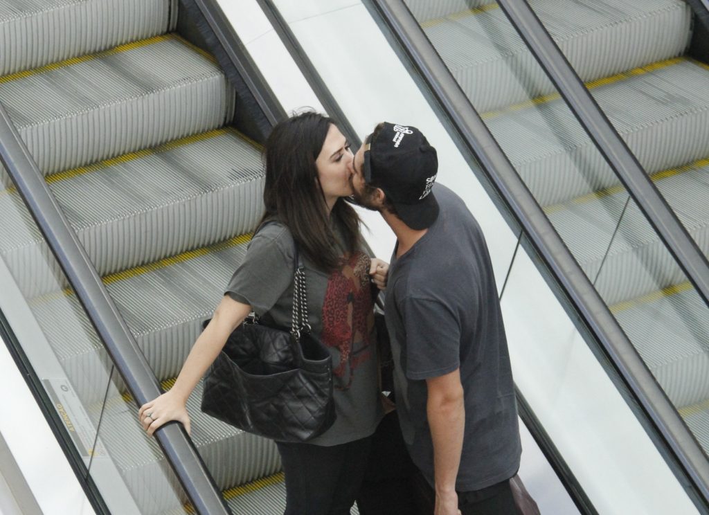 Tatá Werneck e Rafa Vitti são flagrados em clima de romance no shopping (J Humberto: AgNews)