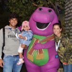 Maria Flor com Deborah Secco e Hugo Moura na 'Universal Orlando'