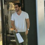 Ricardo Tozzi é flagrado em tarde de compras no Rio (J Humberto: AgNews)