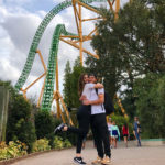 Camila Queiroz e Klebber Toledo em Busch Gardens Tampa Bay