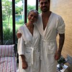 Adriana Sant'Anna e Rodrigão no SPA de um resort