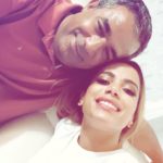 Anitta tira foto com o pai