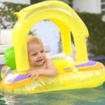 Enrico Bacchi em piscina de hotel de Miami Beach