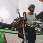 Sergio Malheiros prestes a voar de parapente