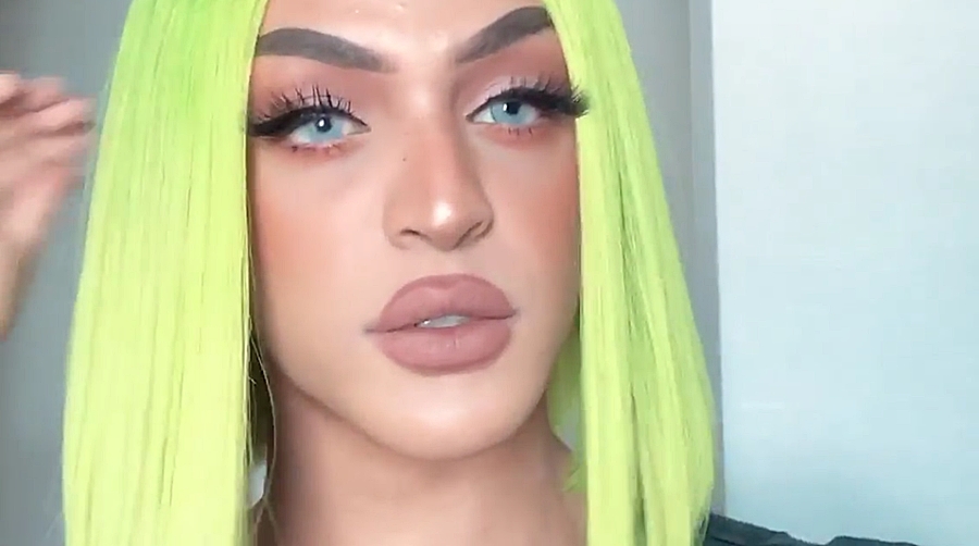 Pabllo Vittar com peruca verde