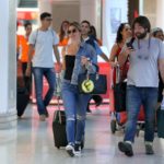 Flávia Alessandra é flagrada embarcando em aeroporto no Rio (Andre Freitas: AgNews)