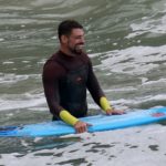 Cauã Reymond surfa na Prainha, Rio de Janeiro