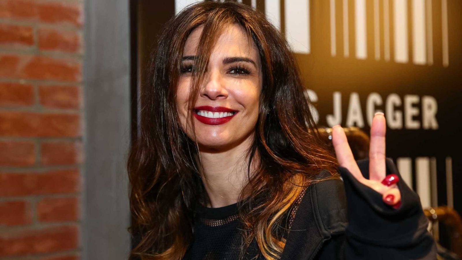 Luciana Gimenez usa look típico no Tibete e faz reclamação: “Estão rindo de mim”