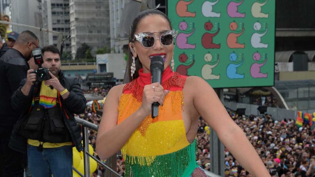 Anitta na parada Gay