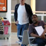 Pedro Bial em aeroporto do Rio de Janeiro