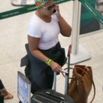 Gaby Amarantos em aeroporto do Rio de Janeiro