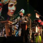 Carlinhos Brown com Os Tribalistas em show no Rio de Janeiro