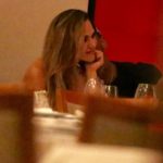 Nego do Borel é fotografado com loira em restaurante do Rio de Janeiro