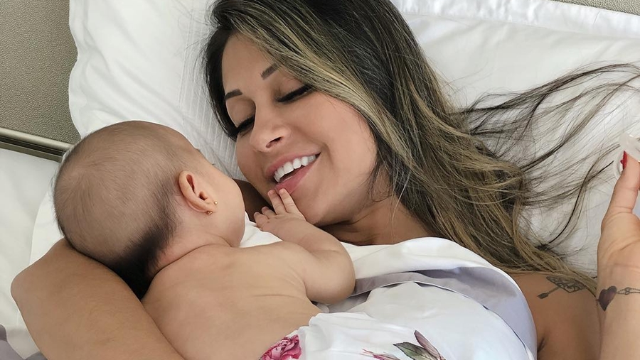 Mayra Cardi com a filha Sophia