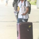 Gian Luca Ewbank em aeroporto do Rio de Janeiro