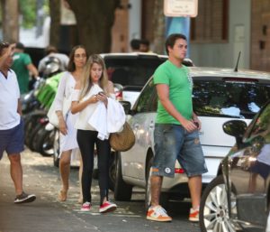 Felipe Dylon com a namorada no Rio de Janeiro