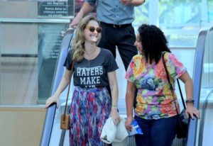 Fernanda Rodrigues em shopping do Rio de Janeiro