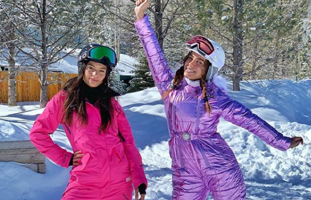 Anitta faz ski na neve em Colorado na companhia de Cynthia Senek