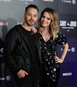 Sandy e Junior na coletiva de imprensa em São Paulo