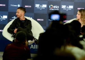 Junior Lima na coletiva de imprensa em São Paulo