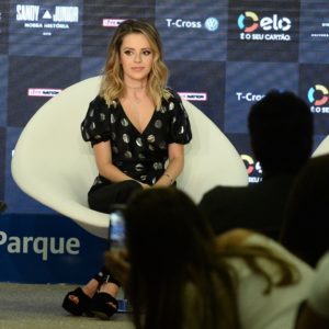 Sandy e Junior na coletiva de imprensa em São Paulo