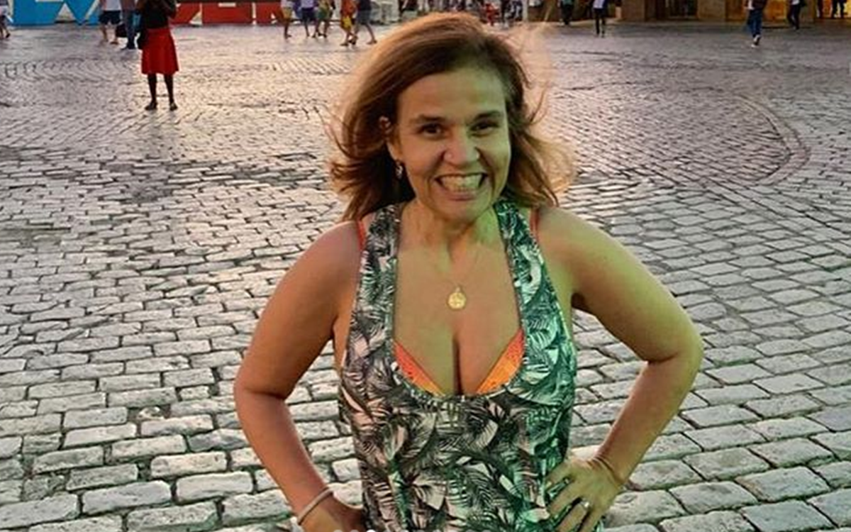 Claudia Rodrigues comemora 49 anos com família e amigos