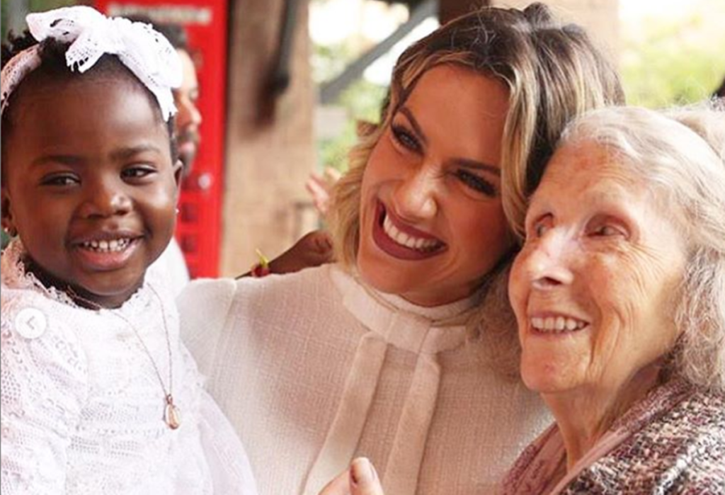 Giovanna Ewbank com Titi e a avó, Ana