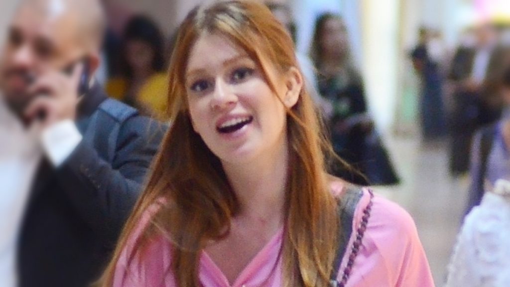 Marina Ruy Barbosa em aeroporto