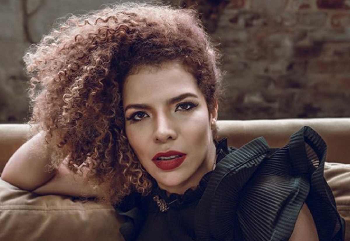 Vanessa da Mata exibe corpão de maiô e fãs reagem: “Que coxa”