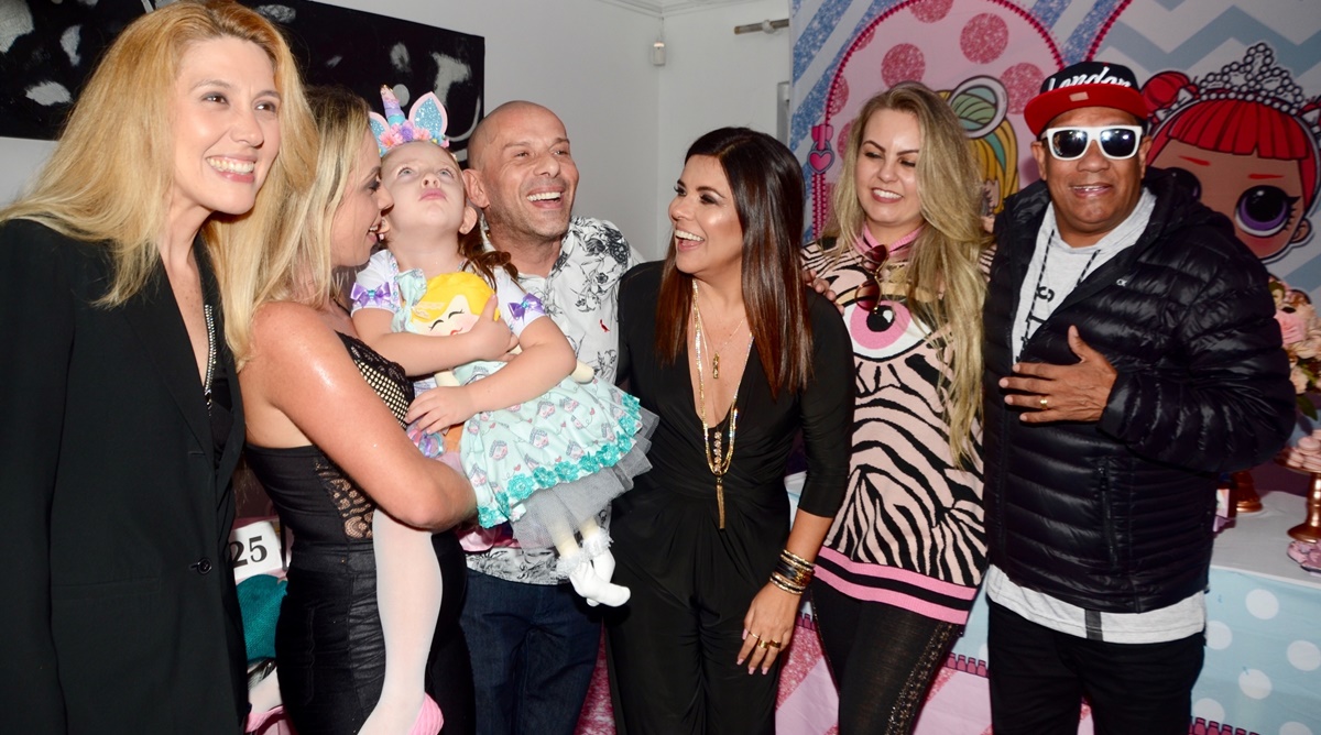 Famosos prestigiam festa de 4 anos da filha de Rafael Ilha