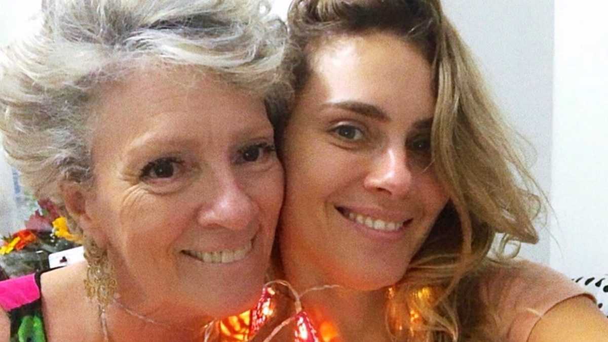 Carolina Dieckmann faz homenagem após a morte de sua mãe